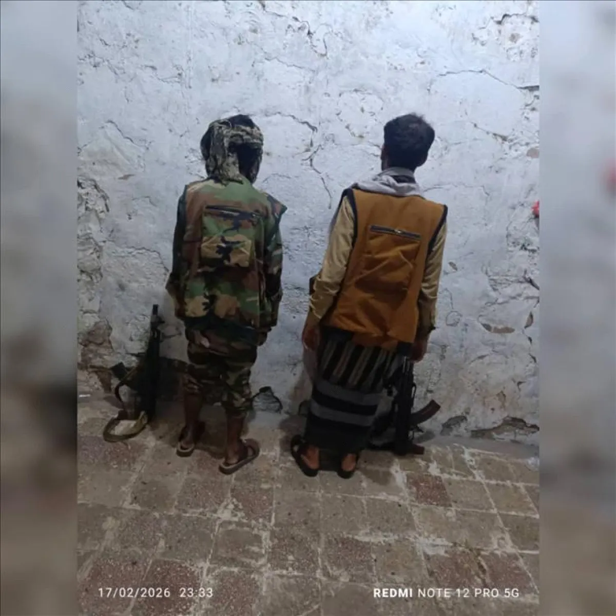 حملة أمنية في أبين تفكك نقاط جبايات غير قانونية وتضبط أسلحة