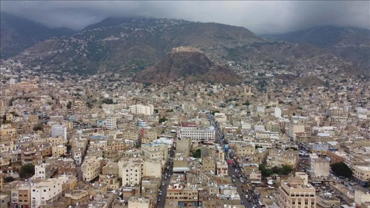 تعز.. العثور على جثة طفل قتيل قرب سد السقيع