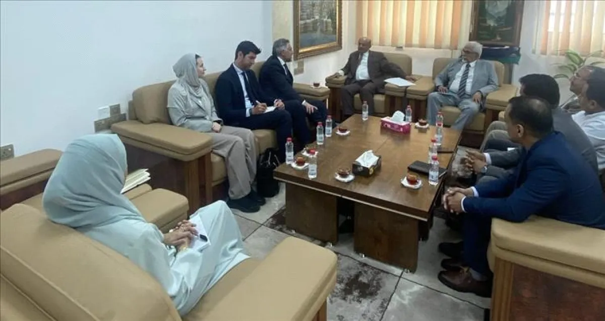 سفير الاتحاد الأوروبي يبحث مع محافظ البنك المركزي اليمني الاستقرار النقدي وجهود الإصلاح المالي