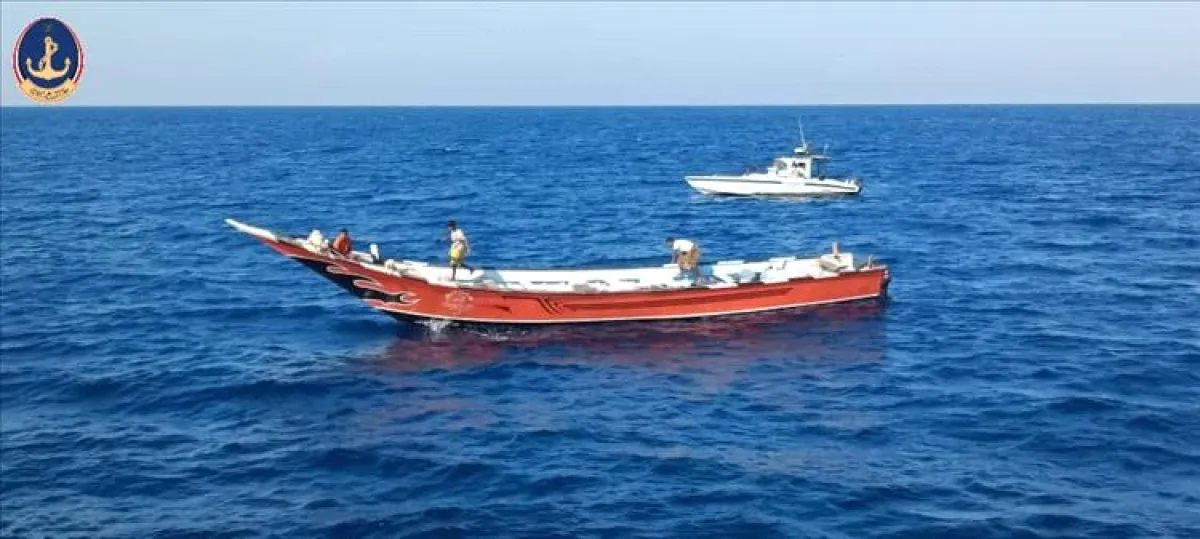 خفر السواحل يضبط قاربين مشبوهين ويحبط عمليات تهريب