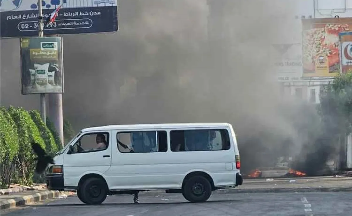 احتجاجات شعبية في عدن تنديداً بتدهور خدمة الكهرباء واتساع سا