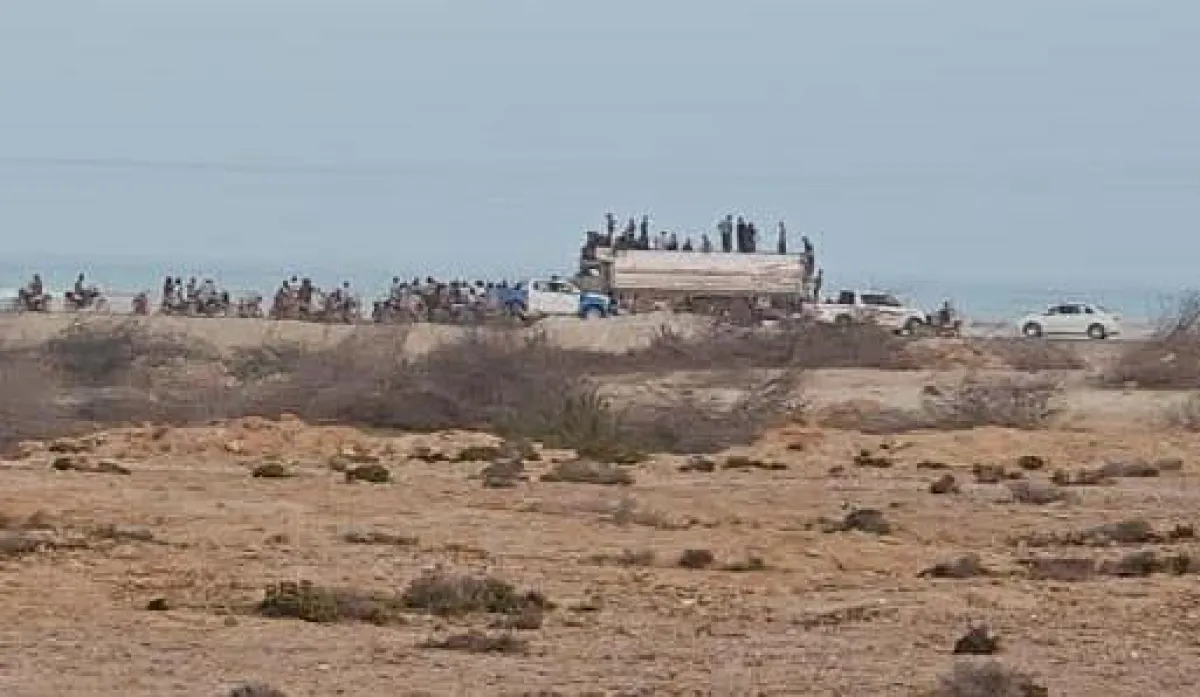 محتجون في قشن يقطعون الطريق أمام ناقلات ديزل متجهة