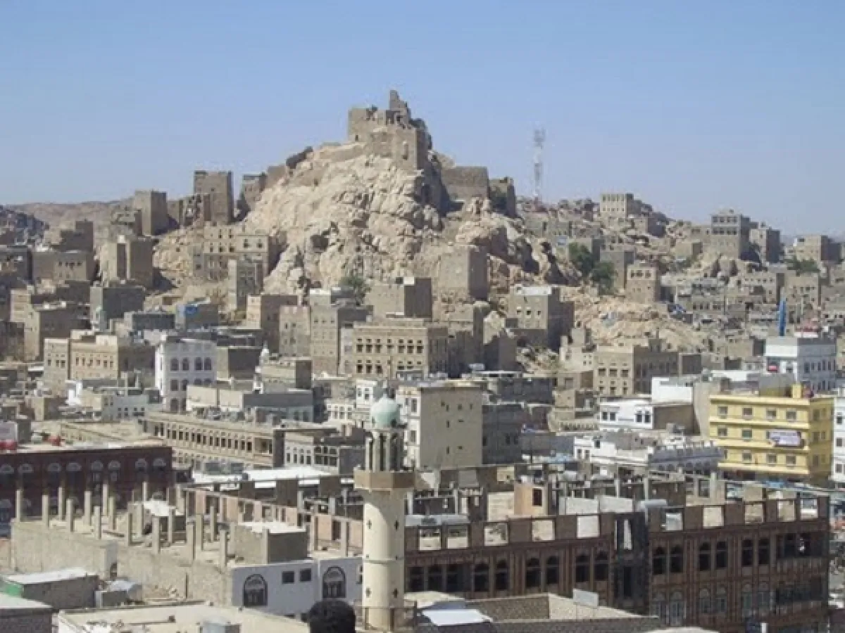 مركز حقوقي يكشف تحويل الحوثيين منزل شيخ قبلي إلى منشأة إعلامية في البيضاء